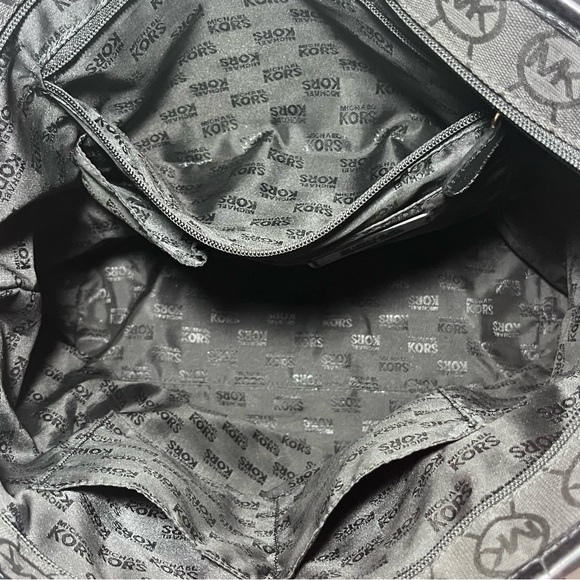 Michael Kors Bennet Large Black Tote - Picture 11 of 13